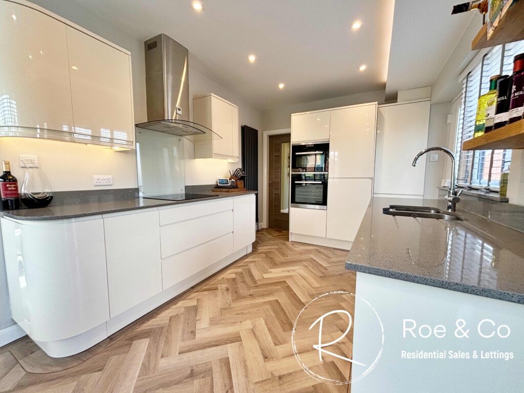lovely clean and tidy kitchen in house for sale by roe and co estate agents